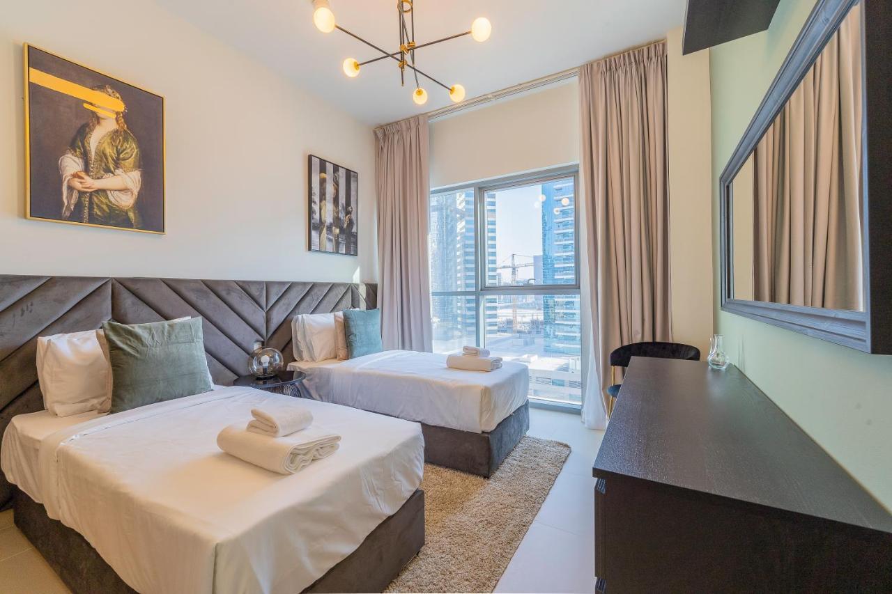 Nouveau Art Deco 3Br With Burj & Canal Views Dubai Eksteriør bilde